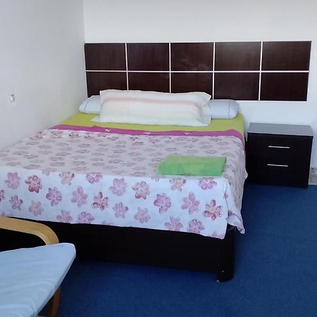 Habitacion Privada Centro Malaga Cerca Tren Maria Zambrano Y Playa Muy Buena Conexion Wifi Bagian luar foto