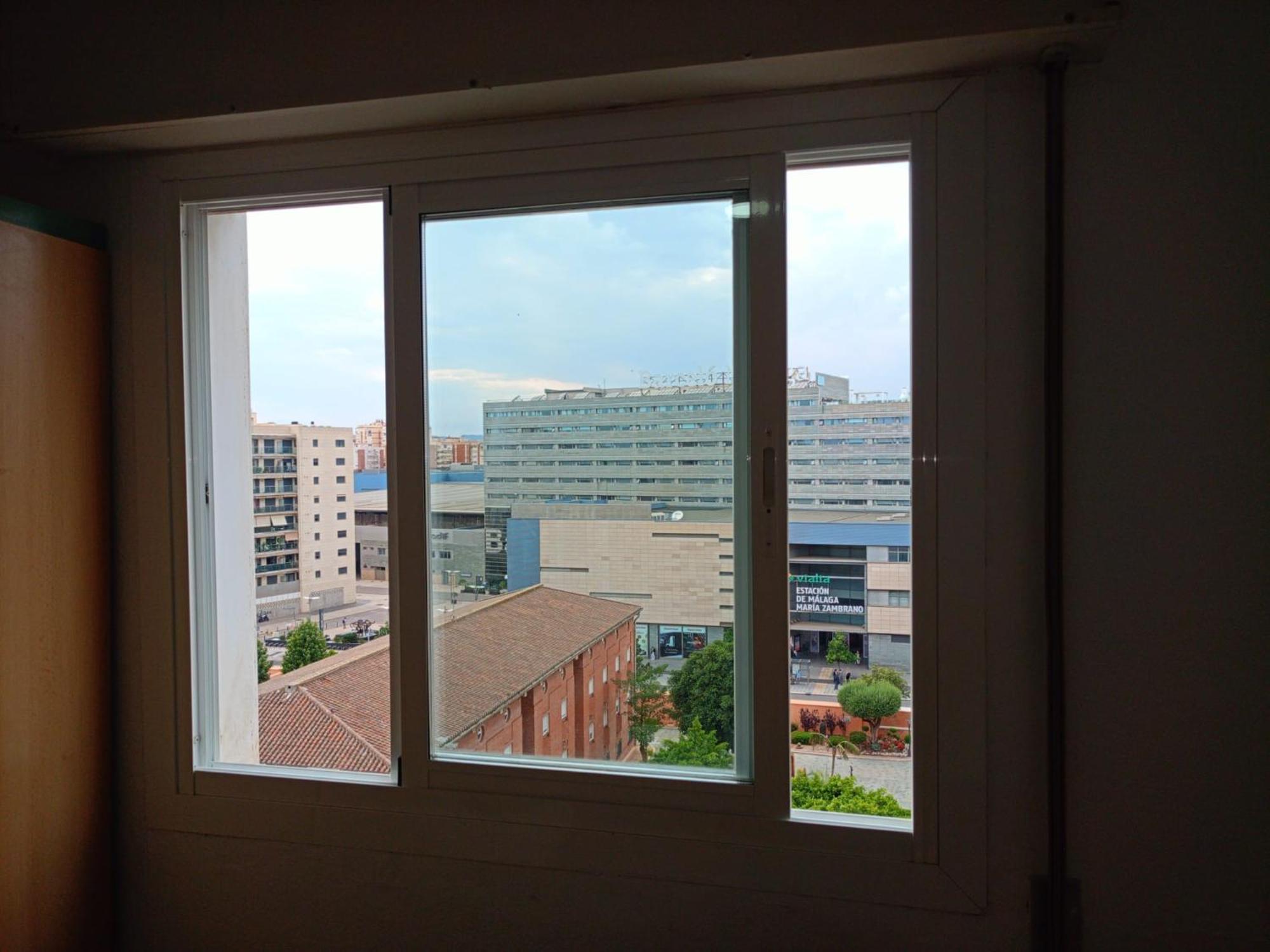 Habitacion Privada Centro Malaga Cerca Tren Maria Zambrano Y Playa Muy Buena Conexion Wifi Bagian luar foto