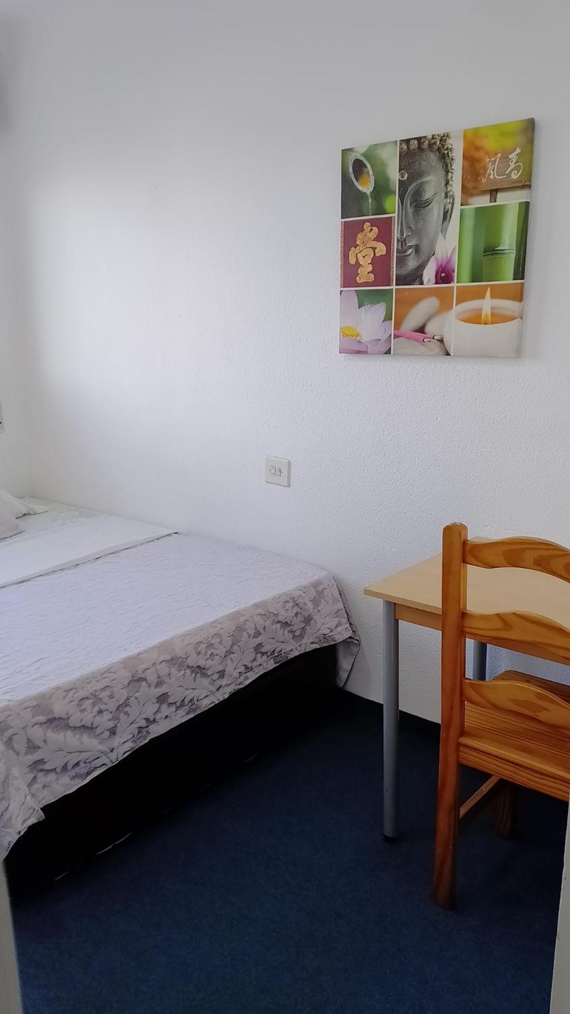 Habitacion Privada Centro Malaga Cerca Tren Maria Zambrano Y Playa Muy Buena Conexion Wifi Bagian luar foto
