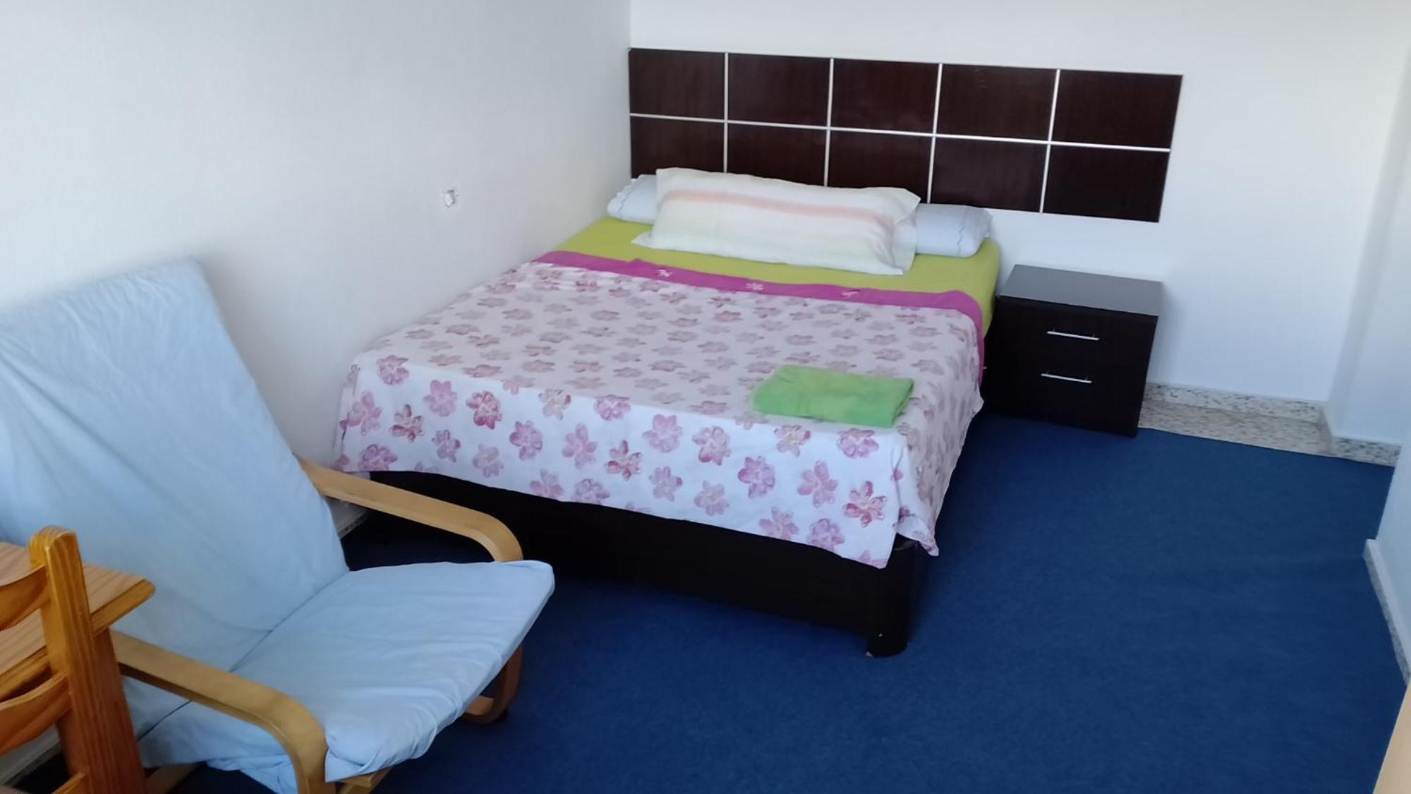 Habitacion Privada Centro Malaga Cerca Tren Maria Zambrano Y Playa Muy Buena Conexion Wifi Bagian luar foto