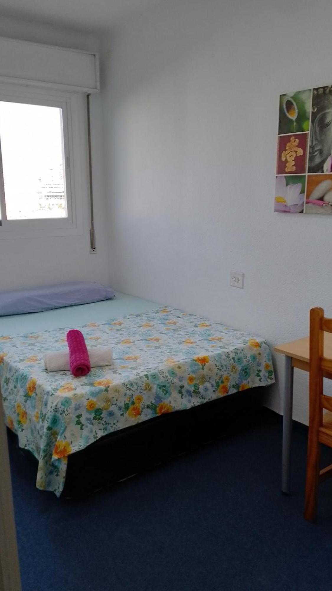 Habitacion Privada Centro Malaga Cerca Tren Maria Zambrano Y Playa Muy Buena Conexion Wifi Bagian luar foto