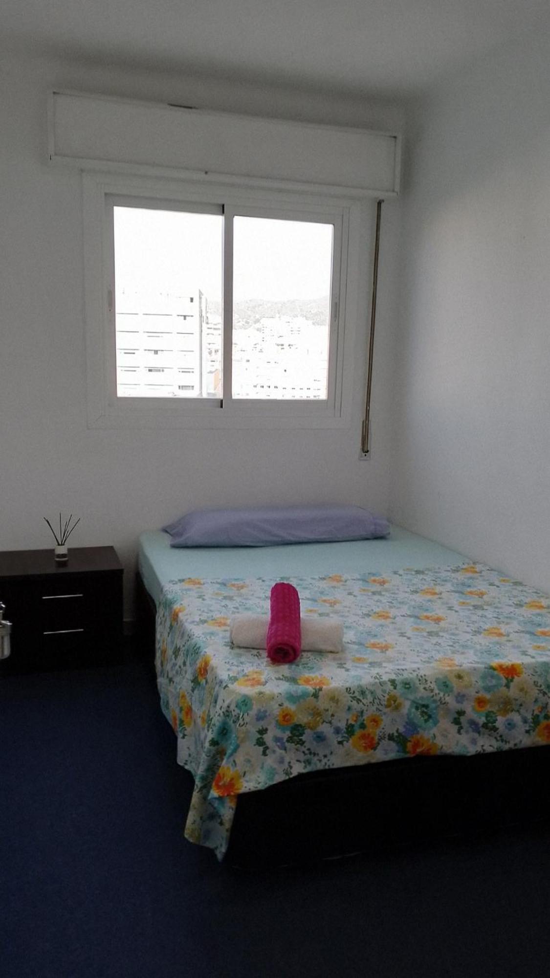 Habitacion Privada Centro Malaga Cerca Tren Maria Zambrano Y Playa Muy Buena Conexion Wifi Bagian luar foto