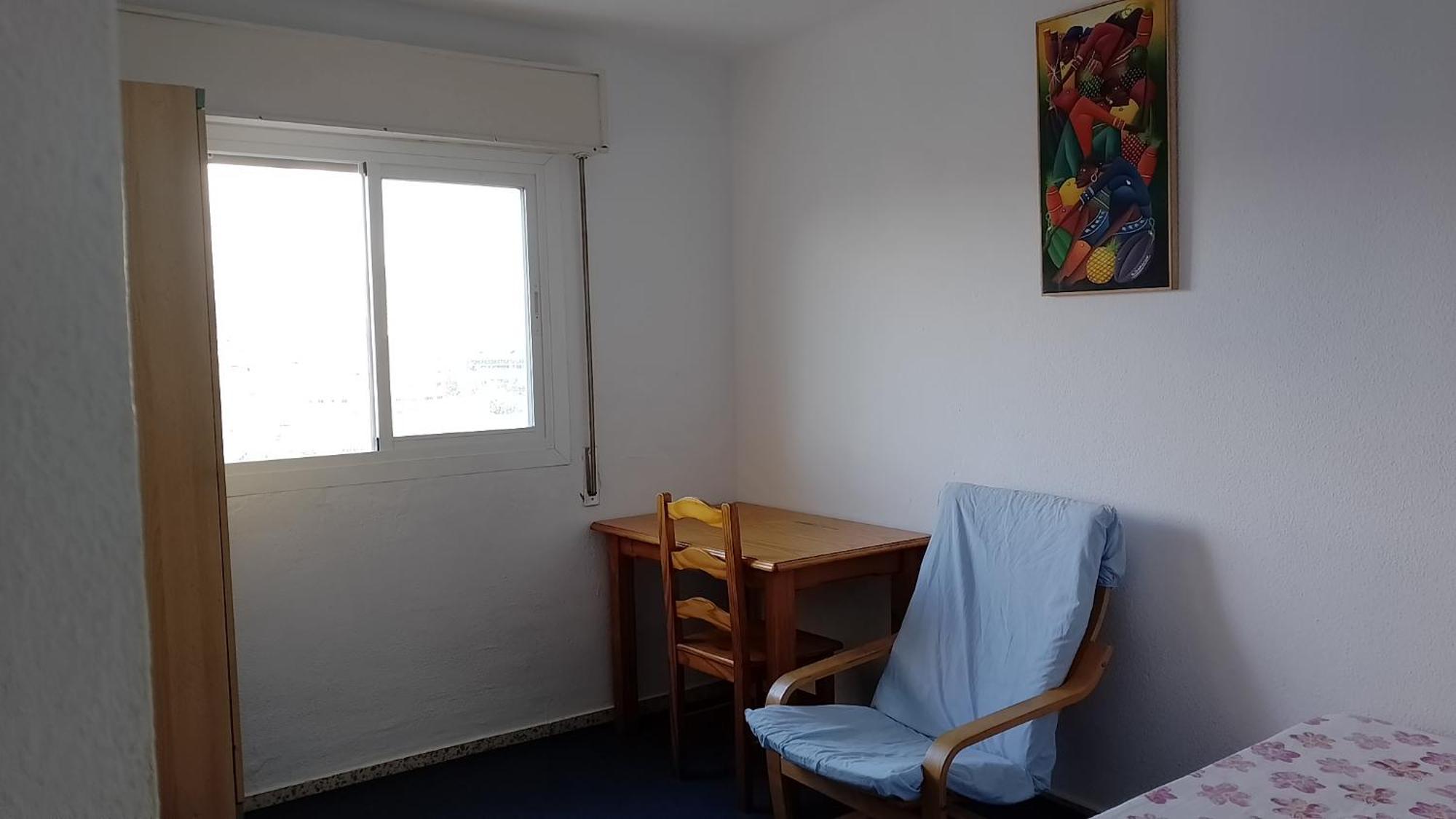 Habitacion Privada Centro Malaga Cerca Tren Maria Zambrano Y Playa Muy Buena Conexion Wifi Bagian luar foto
